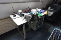 1 stół warsztatowy z imadłem