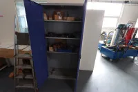 1 szafa ze stali blaszanej z zawartością
