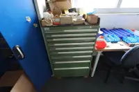 1 szafa narzędziowa z szufladami