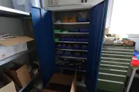 1 szafa z blachy stalowej