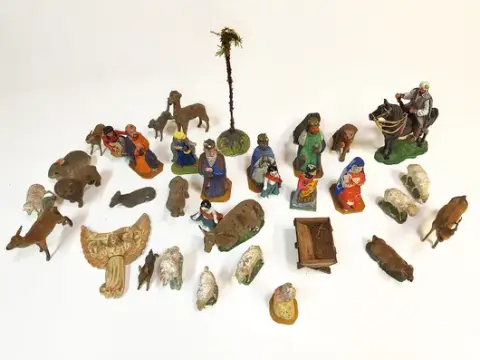 Konvolutter med krybbefigurer, figurer og dyr