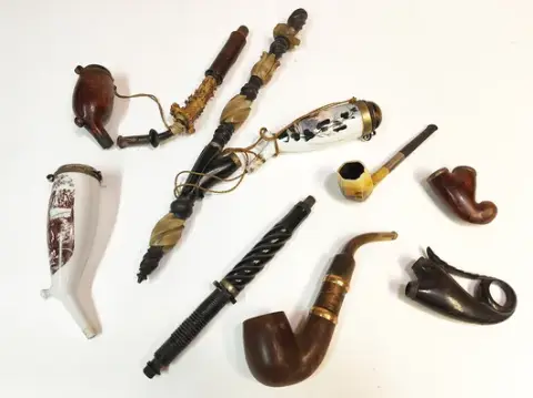 Konvolutt med piper med tre malte piper