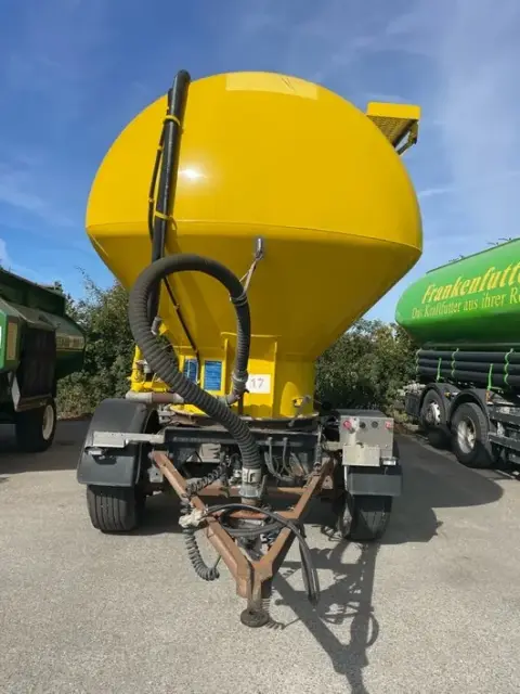 Siloanhänger Feldbinder Heut 30.2 罐式挂车