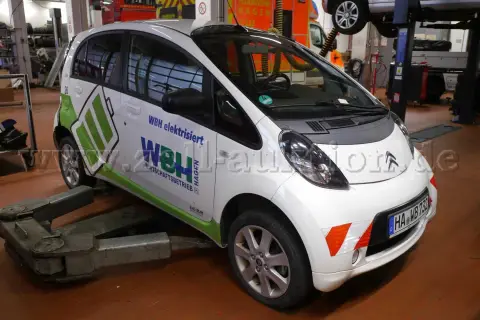 1 autoturism electric Citroen C-Zero, vehicul avariat, nefuncțional