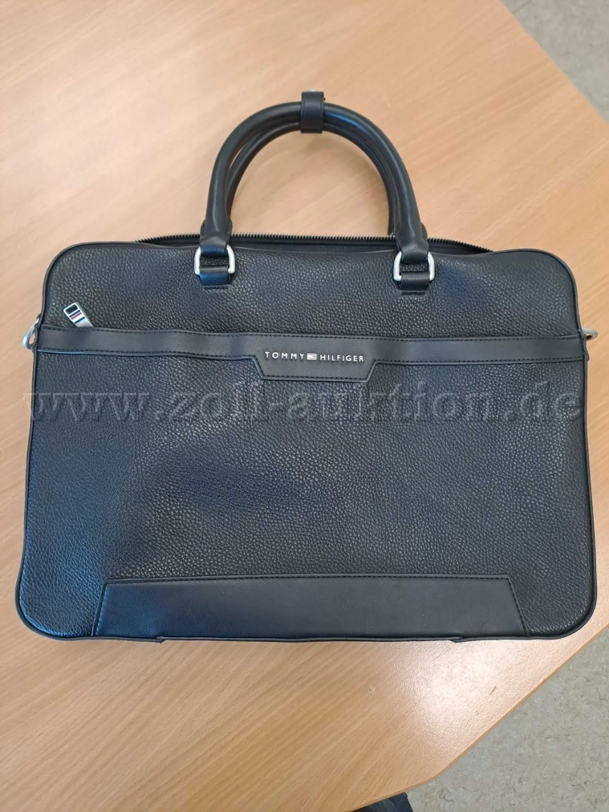 حقيبة أصلية واحدة من Tommy Hilfiger، الطراز: AM0AM08078