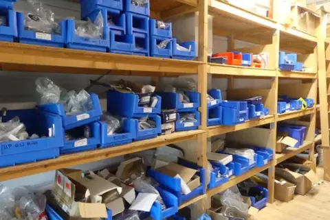 Lotto maniglie per finestre e accessori