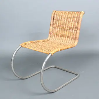 LUDWIG MIES VAN DER ROHE. Freischwinger, Modell ''MR-10'', Stahlrohr, Rattan, Entwurf von 1927.