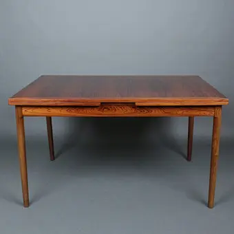 KAJ WINDING. Slagelse Møbelværk, Esszimmertisch mit '' Draw Leaves '', Rio-Palisander, Dänemark, 1970er.