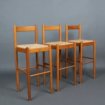 VICO MAGISTRETTI. für Cassina, Set Barhocker, Modell 'Carimate', Kiefer, Binsengeflecht, 1960er Jahre, Italien (3).