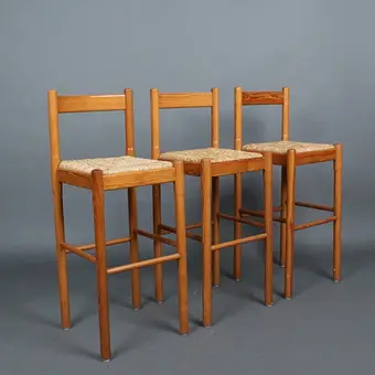 VICO MAGISTRETTI. für Cassina, Set Barhocker, Modell 'Carimate', Kiefer, Binsengeflecht, 1960er Jahre, Italien (3).