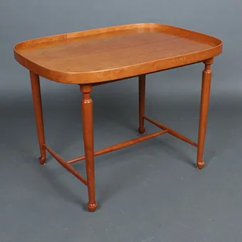 JOSEF FRANK. für Svenskt Tenn, Beistelltisch Modell '' 974 '' , Mahagoni/Birke, Mitte des 20. Jahrhunderts.