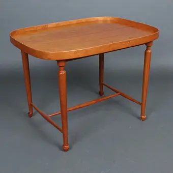 JOSEF FRANK. für Svenskt Tenn, Beistelltisch Modell '' 974 '' , Mahagoni/Birke, Mitte des 20. Jahrhunderts.