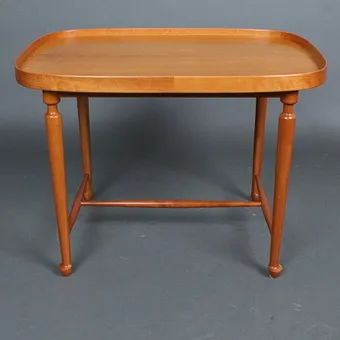 JOSEF FRANK. für Svenskt Tenn, Beistelltisch Modell '' 974 '' , Mahagoni/Birke, Mitte des 20. Jahrhunderts.