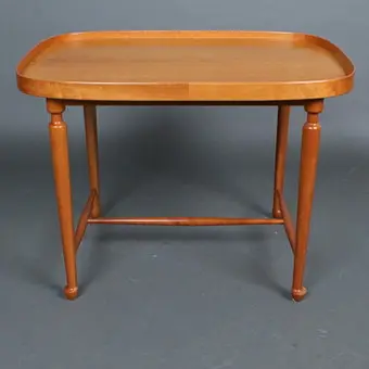JOSEF FRANK. für Svenskt Tenn, Beistelltisch Modell '' 974 '' , Mahagoni/Birke, Mitte des 20. Jahrhunderts.
