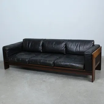 TOBIA & AFRA SCARPA. Gavina / Knoll, Dreisitzersofa / Couch, Modell 'Bastiano', Esche, Leder, Entwurf 1962, Italien.