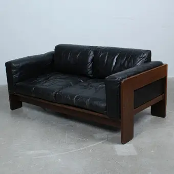 TOBIA & AFRA SCARPA. Gavina / Knoll, Zweisitzersofa / Couch, Modell 'Bastiano', Esche, Leder, Entwurf 1962, Italien.