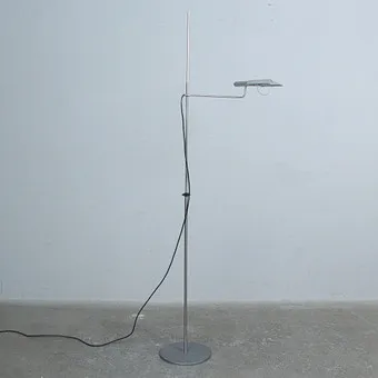 ROSEMARIE AND RICO BALTENSWEILER. für Baltensweiler, Stehlampe, Modell '' TRIAS S '' Entwurf von 1998.