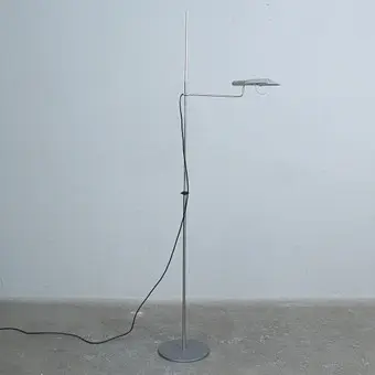 ROSEMARIE AND RICO BALTENSWEILER. für Baltensweiler, Stehlampe, Modell '' TRIAS S '' Entwurf von 1998.