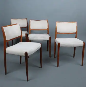 NIELS OTTO MØLLER. J.L. Møllers, Vier Stühle / Esszimmerstühle, Modell '80', Rio-Palisander, Dänemark, 1960er Jahre (4).
