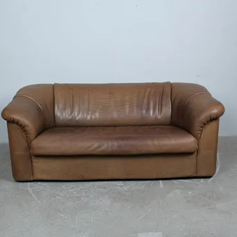DE SEDE. Dreisitzer-Sofa, Modell '' DS-95 '', Büffelleder, Schweiz, 1970er.