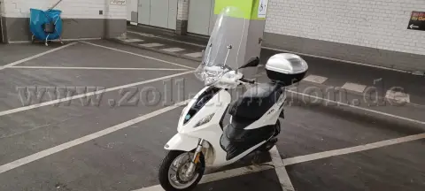 1辆 Piaggio Fly 50 踏板车，有故障