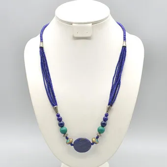 TIBETANISCHES EDELSTEINCOLLIER, LAPISLAZULI-, MESSING- UND GLASPERLEN, NEUSILBER-ELEMENTEN, 20. JAHRHUNDERT.
