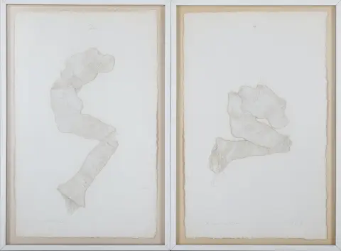 Jürgen Brodwolf, je l.u.sig. und r.u.dat. 1983, Dübendorf 1932 – tätig in Kandern, „Kauernde Figuren“, zwei Leinencollagen/Büttenpapier,…