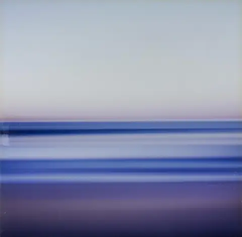 David Burdeny, verso auf Etikett handsig., dat. 2005/6, Winnipeg 1968 – tätig daselbst, „Sea of Japan“, auf Etikett betitelt, Lambda-Print…