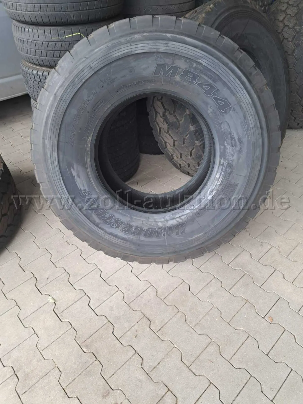 1 zestaw opon Unimog Bridgestone, 22,5 cala