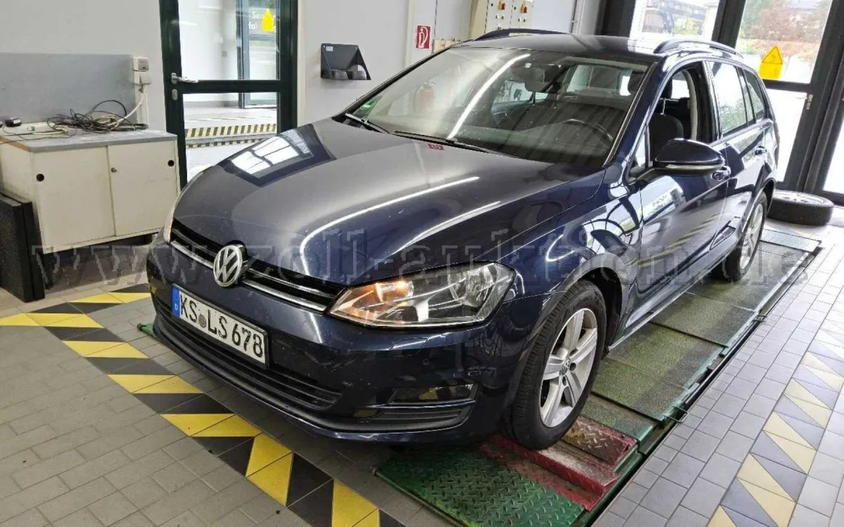 1 autoturism VW Golf 1.6 Diesel Comfortline