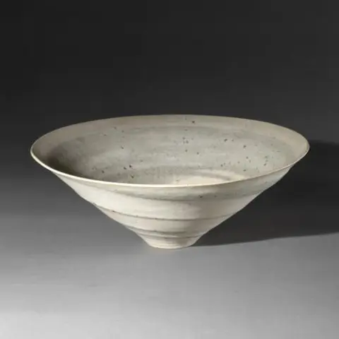 Lucie Rie – Schale mit Spiraldekor, um 1970