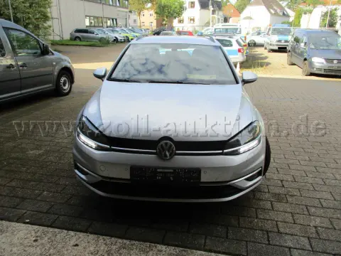 1 Volkswagen Golf Variant (AUV)