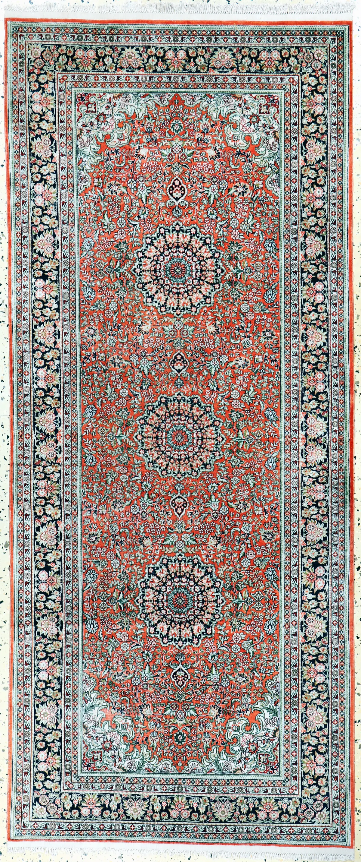 Hereke 精细丝绸,中国,20世纪末,纯天然丝绸,约 187 x 78 厘米,约 100 万