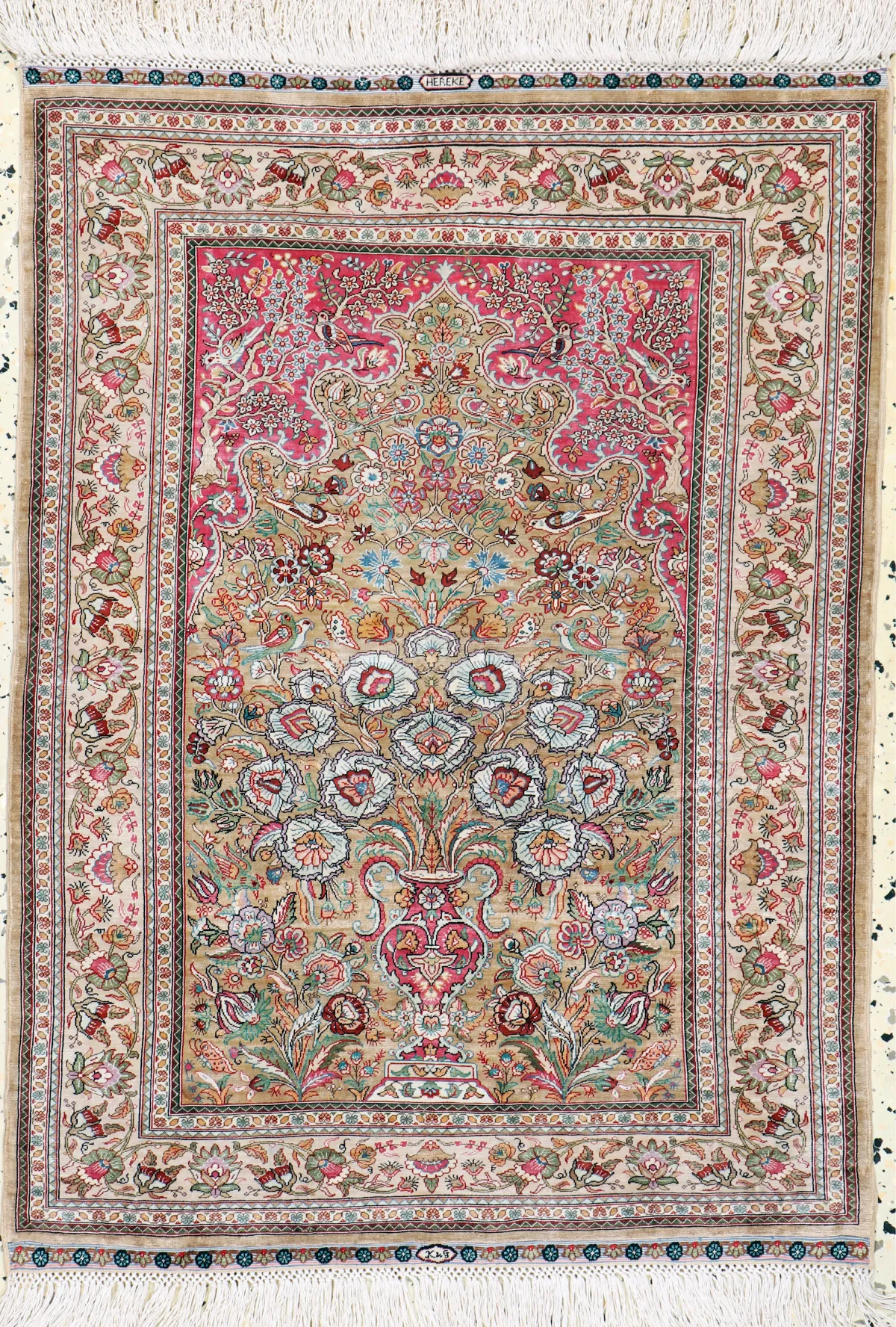 Hereke 精细真丝签名地毯,土耳其,20世纪中叶,纯天然真丝,约 86 x 64 厘米