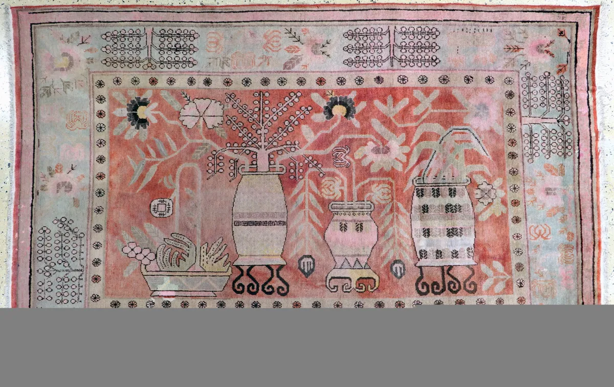 Khotan antiguo, Turkestán, principios del siglo XX, lana sobre algodón, aprox. 265 x 172 cm, EHZ: