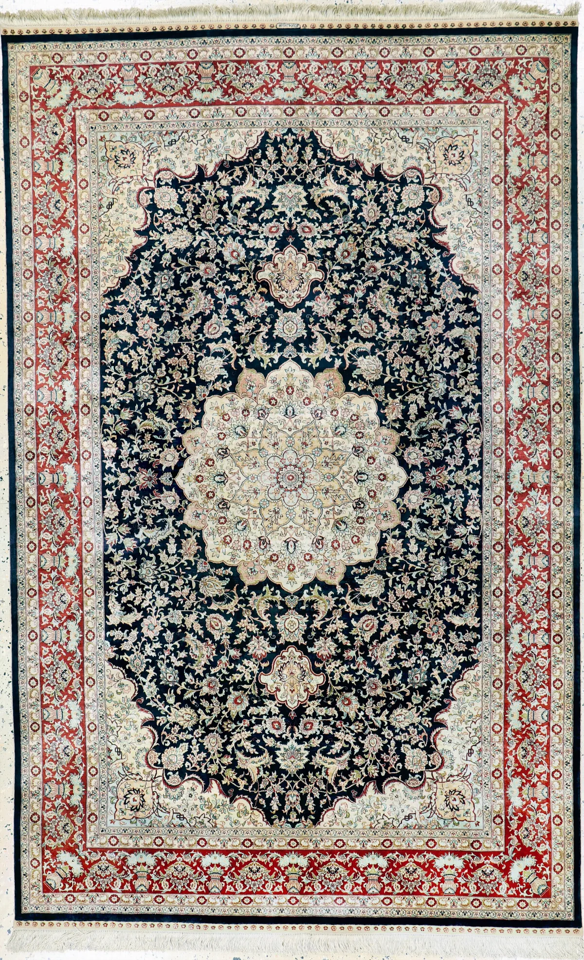 Seda Hereke fina, China, finales del siglo XX, seda natural pura, aprox. 245 x 155 cm, aprox. 1,0 Mio