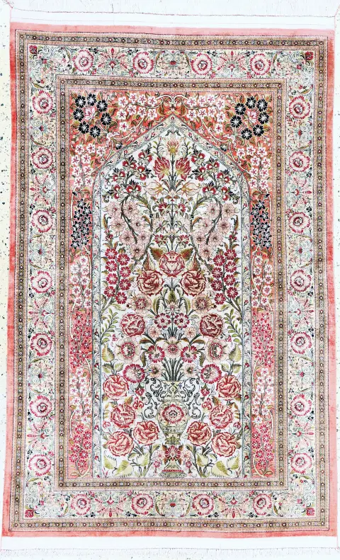 Seda Ghom, Persia, mediados del siglo XX, seda natural pura, aprox. 210 x 137 cm, EHZ: 1-2