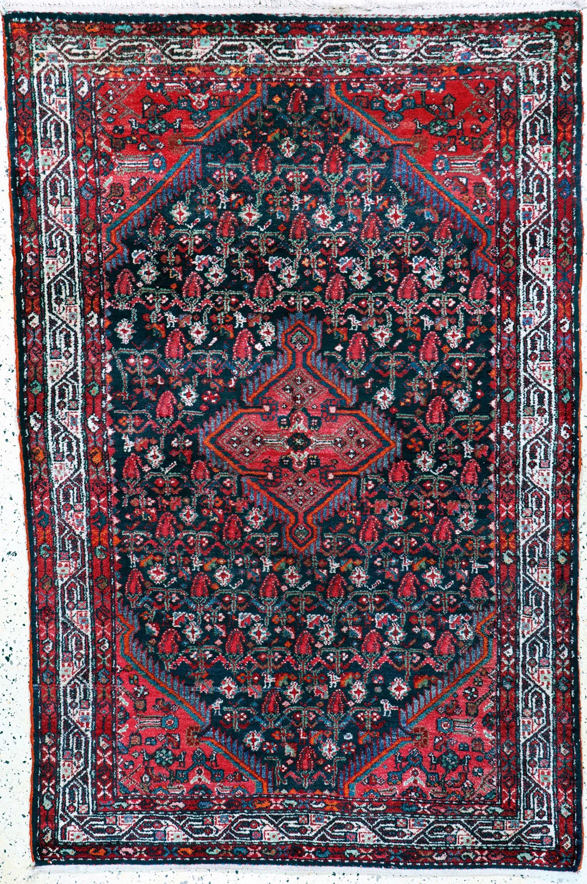 Hosseinabad, Persia, mediados del siglo XX, lana sobre algodón, aprox. 202 x 135 cm, EHZ: 2