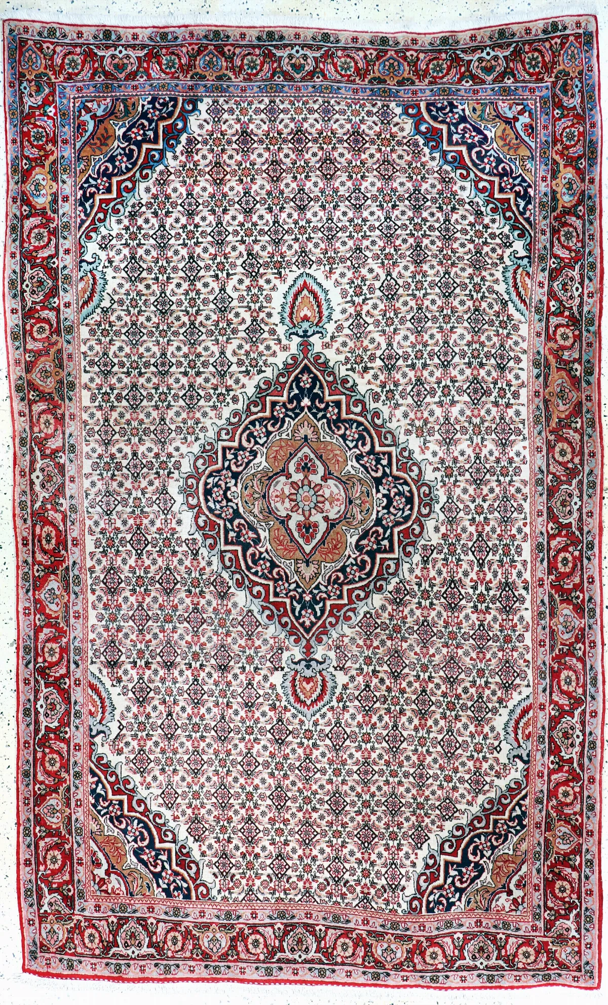 Bidjar, Persia, mediados del siglo XX, lana sobre algodón, aprox. 277 x 175 cm, densidad: