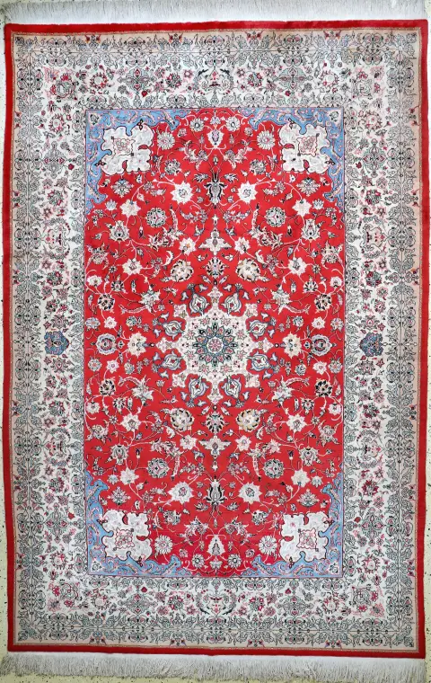 Esfahan fino, China, mediados del siglo XX, lana de corcho sobre algodón, aprox. 297 x 198 cm