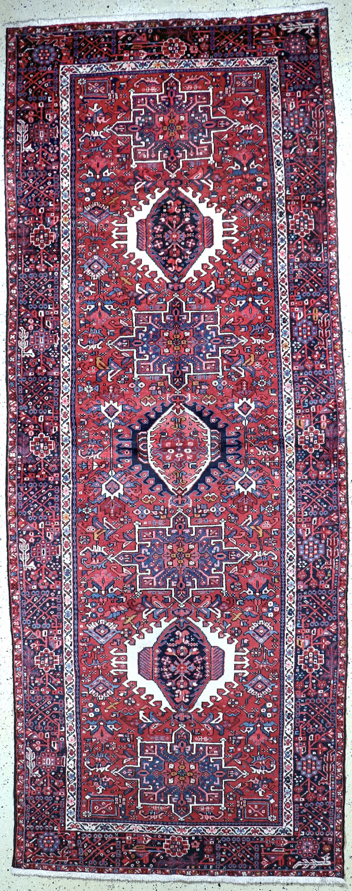 Garadjeh antiguo, Persia, mediados del siglo XX, lana sobre algodón, aprox. 385 x 147 cm, EHZ: 1-2