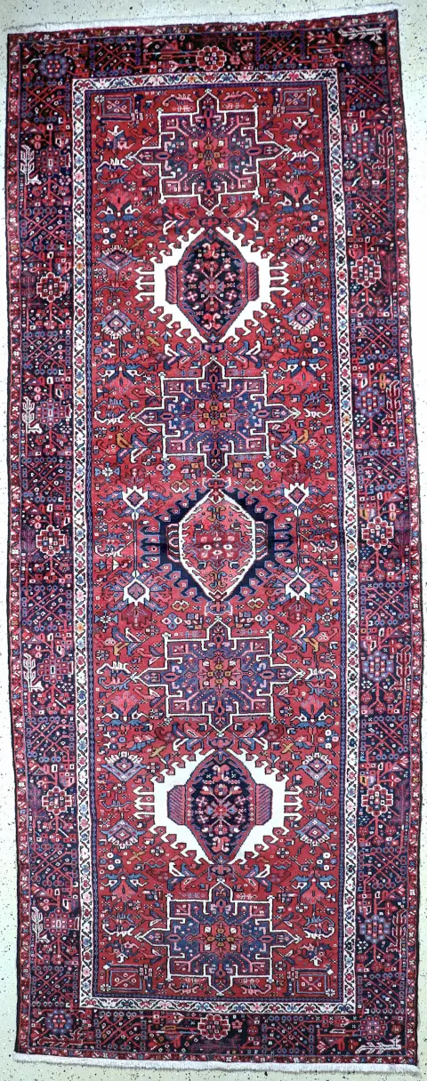 Garadjeh antiguo, Persia, mediados del siglo XX, lana sobre algodón, aprox. 385 x 147 cm, EHZ: 1-2