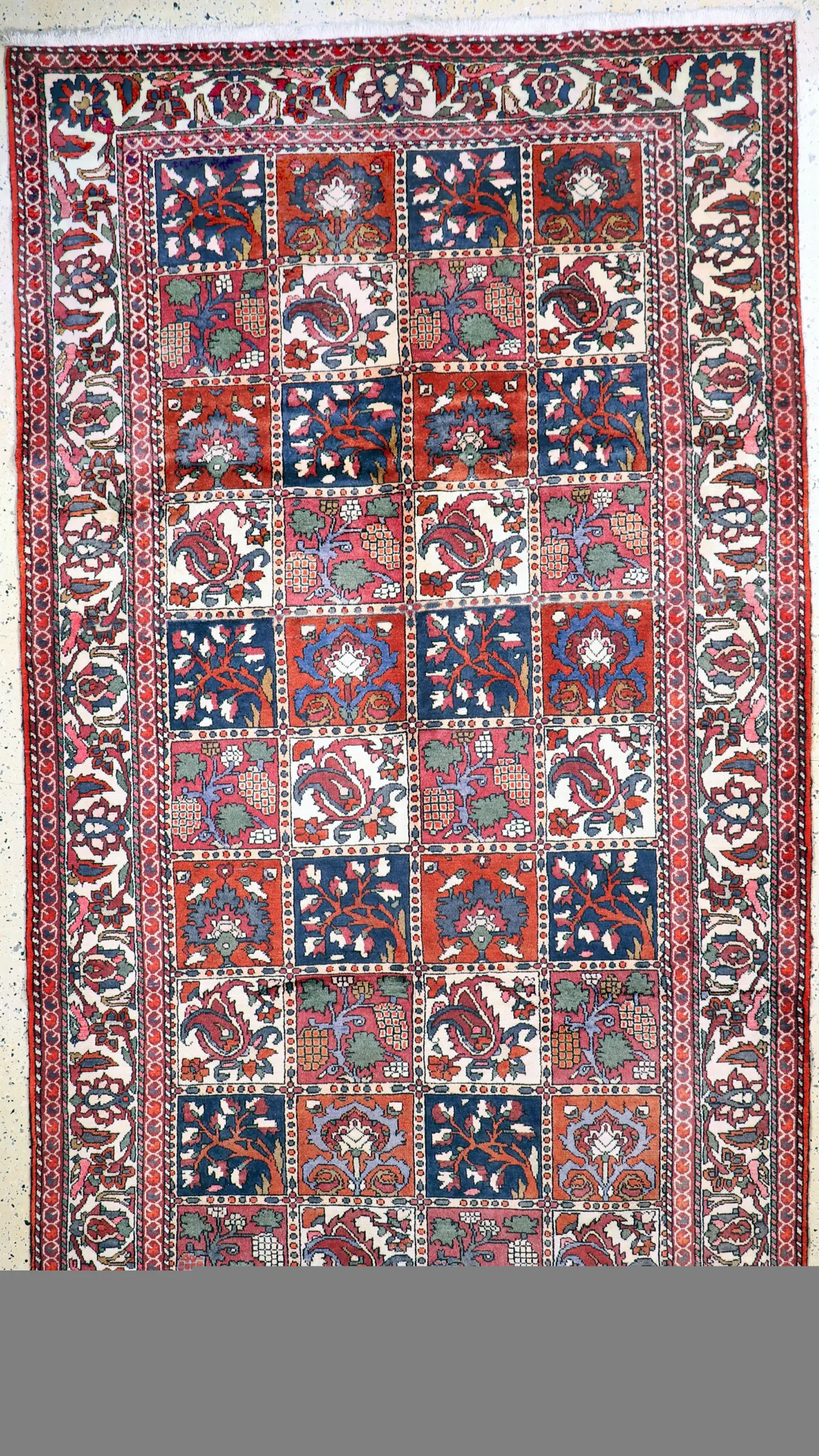 Bachtiar antiguo, Persia, mediados del siglo XX, lana sobre algodón, aprox. 307 x 170 cm, EHZ: 2