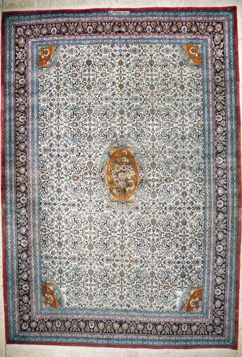 Cachemira fina firmada, India, finales del siglo XX, lana sobre algodón, aprox. 395 x 275 cm, EHZ: