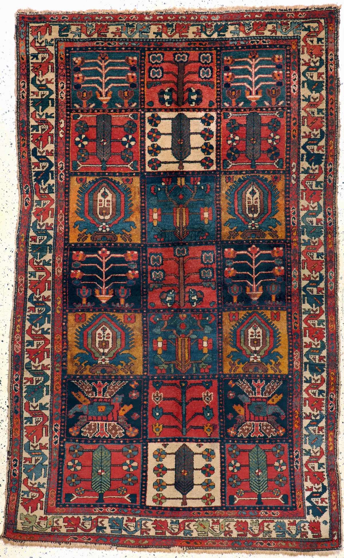 Bachtiar antiguo, Persia, principios del siglo XX, lana sobre algodón, aprox. 235 x 142 cm, EHZ: 2-3