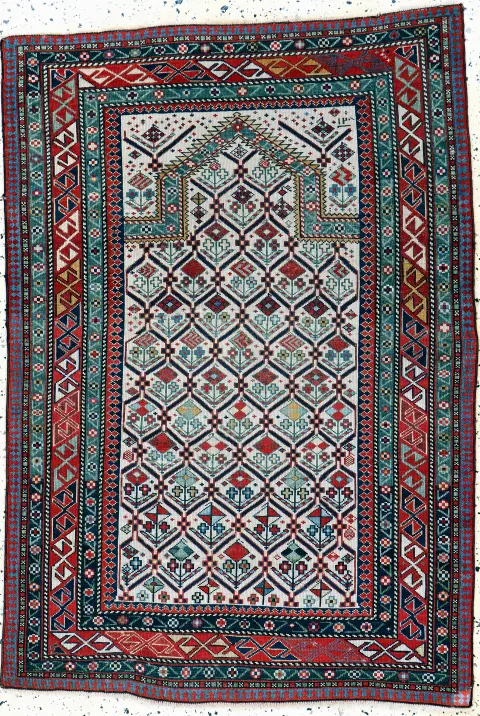 Alfombra de oración "Marasali" antigua, Cáucaso, siglo XIX, lana sobre lana, aprox. 145 x 100 cm