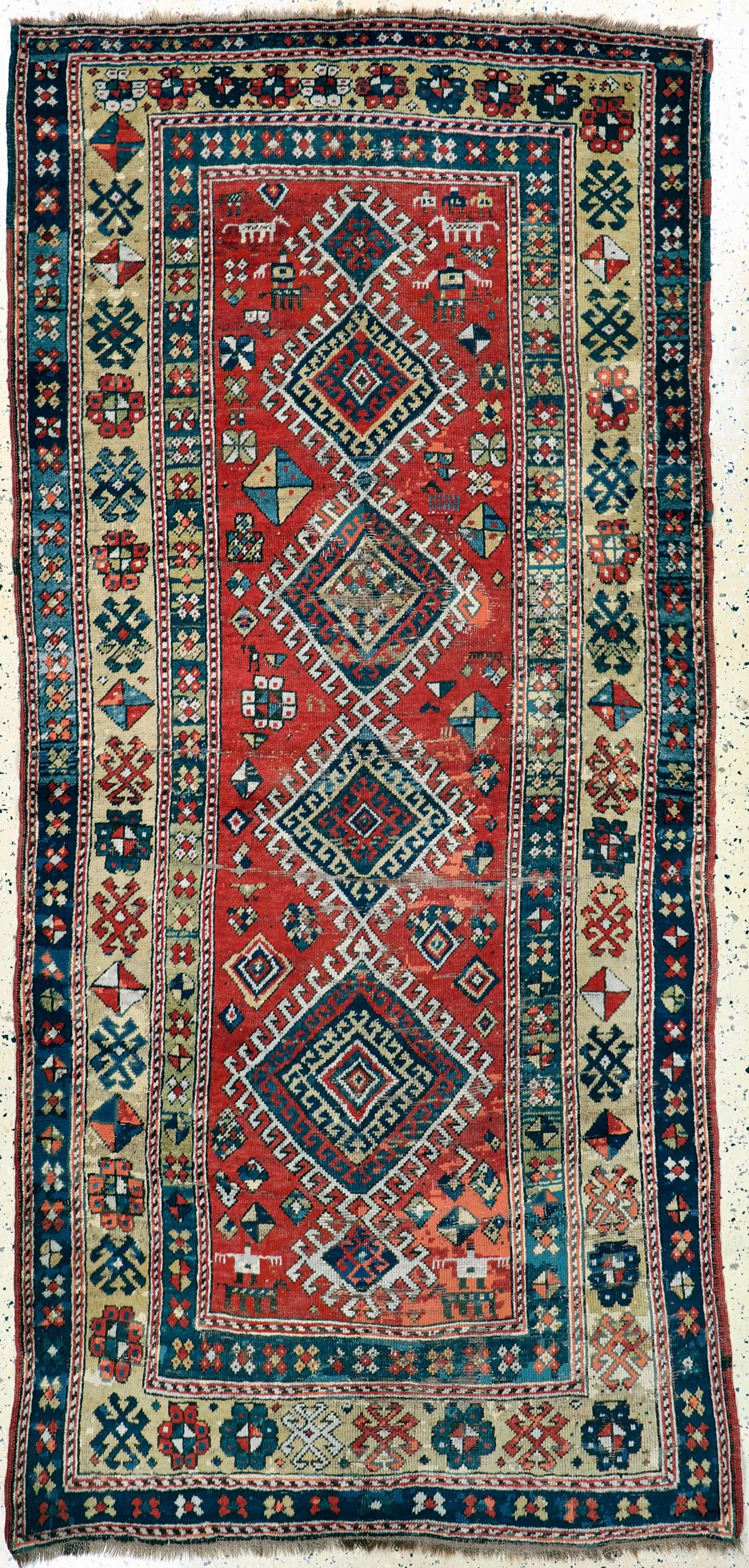Kazak antiguo, Cáucaso, siglo XIX, lana sobre lana, aprox. 253 x 120 cm, EHZ: 4 Precio estimado: