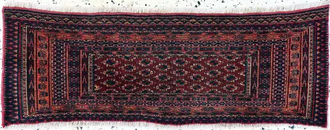Torba Tekke antiguo, Turkmenistán, hacia 1900, lana sobre lana, aprox. 110 x 37 cm, EHZ: 2