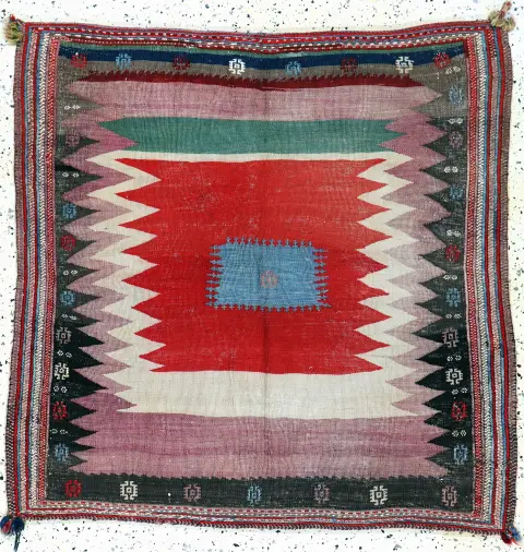 Ghaschgai "Sofreh", Persia, principios del siglo XX, lana sobre algodón, aprox. 115 x 115 cm, EHZ: