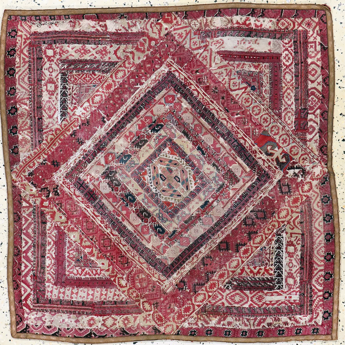 Antigua "Boghtsche", Turkmenistán, siglo XIX, bordado de algodón como patchwork, aprox. 95 x 97